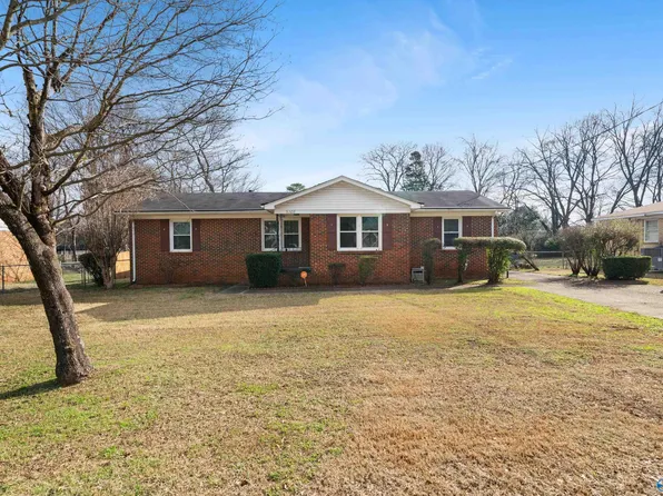 3208 Millbrook Dr NW, Huntsville, AL 35810