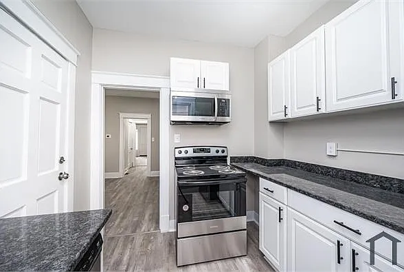 1019 Bank St — Photo 3