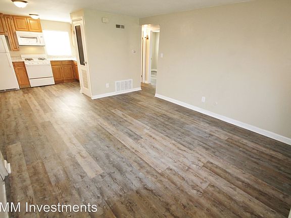 3rd image of 292 Broadmeadows Blvd APT B