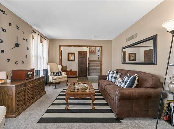 5th image of 8921 Booth Ave