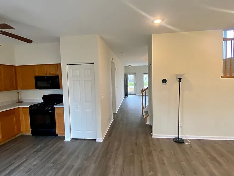 315 Richmond Dr — Photo 8