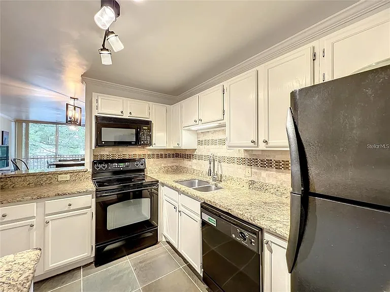 1100 Delaney Ave #F306 — Photo 9