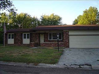 1st image of 204 W Fairlane Dr
