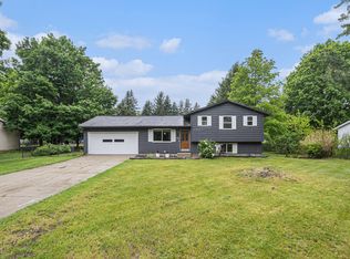 57150 Linda Dr, Three Rivers, MI 49093