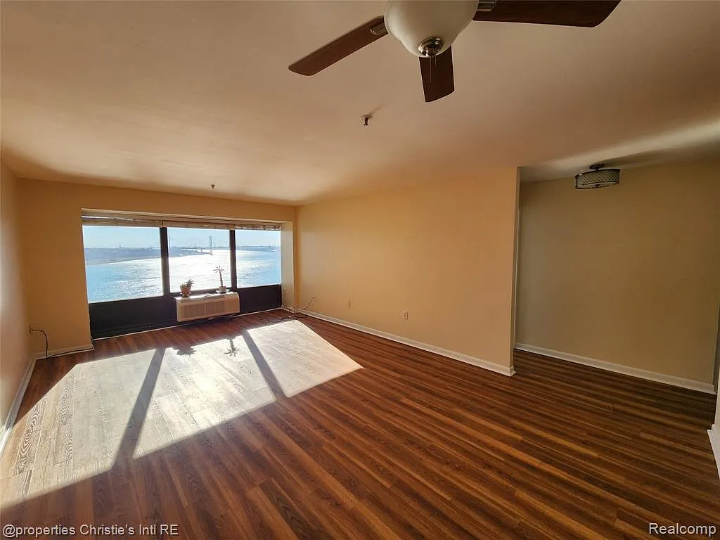 2 bed, 2.0 bath, 1100 sqft, $2,200 — Photo 3