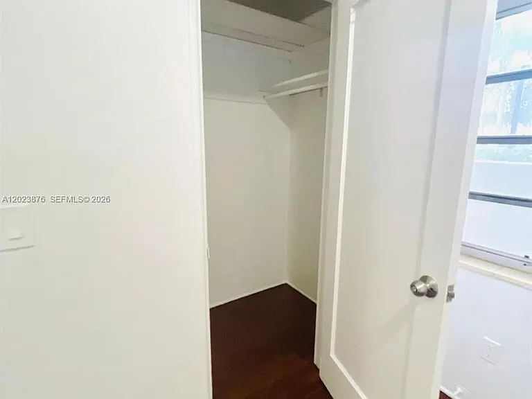 1020 SW 36th Ct — Photo 27