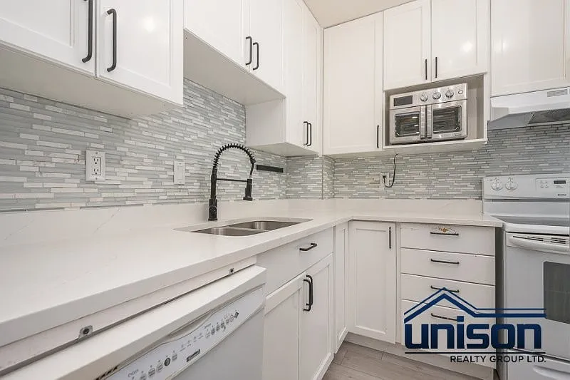 3 bed, 1.5 bath, 881 sqft, $1,800 — Photo 3
