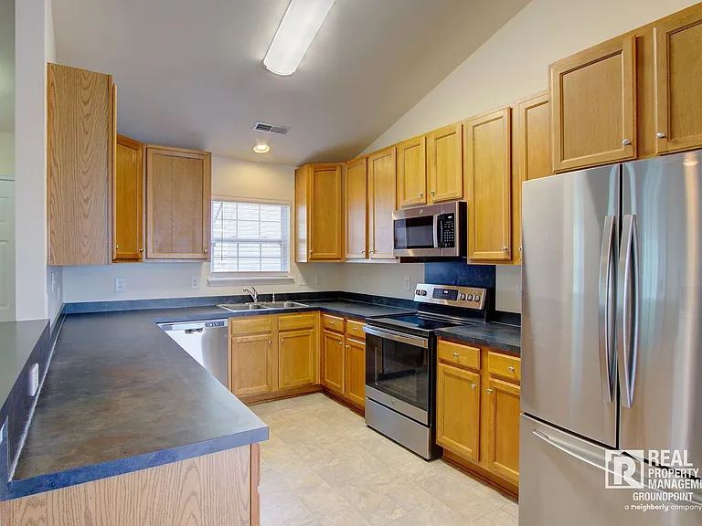 302 Coosawatchie St — Photo 3