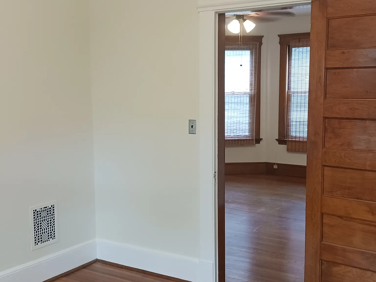 2 bed, 1.0 bath, 860 sqft, $2,000 — Photo 2