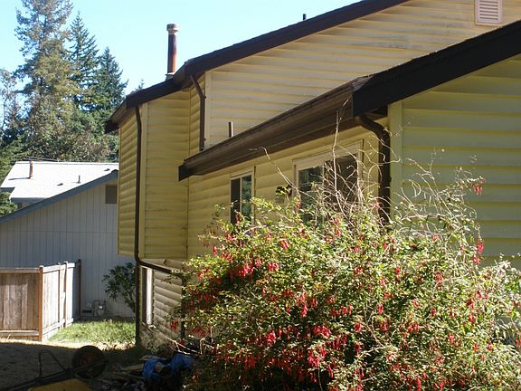 2nd image of 8413 Hickory Pl NE