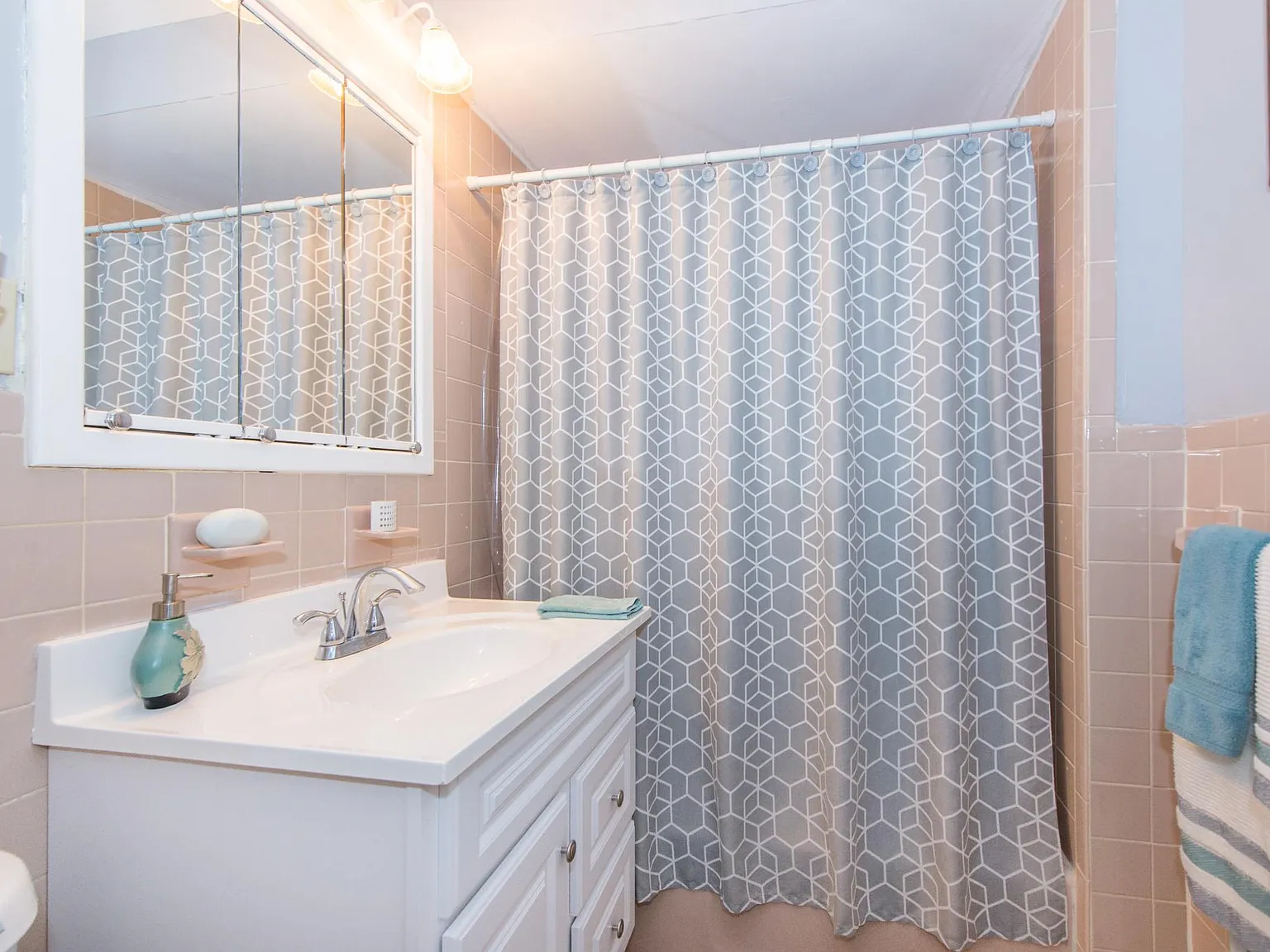 2 bed, 1100 sqft, $2,300 — Photo 3
