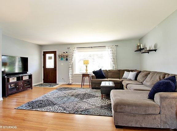 3rd image of 14916 Hale Dr