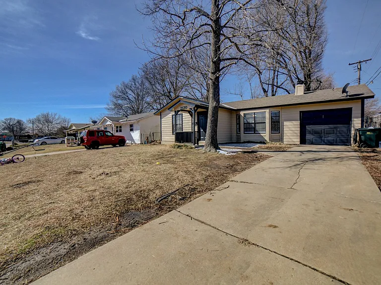 2120 S Main St — Photo 10