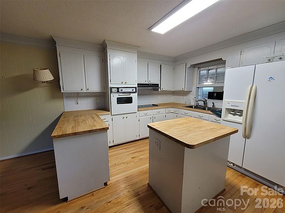 4th image of 2318 Shaw Ave