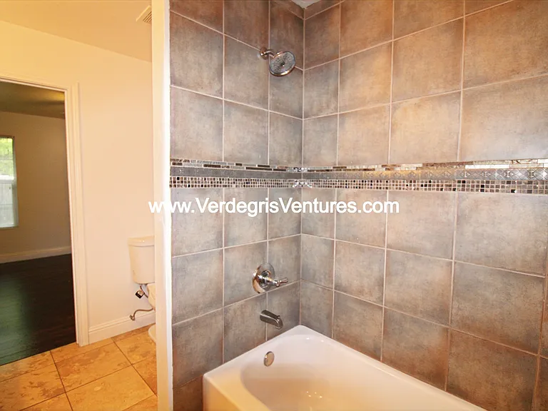 Principal bathroom
