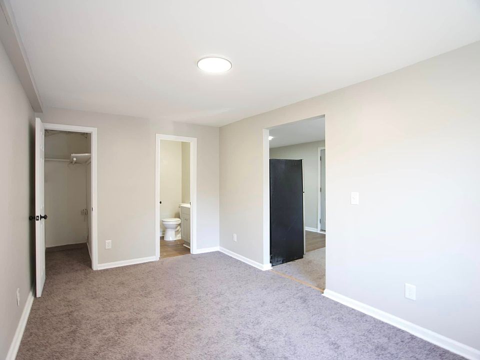2nd image of 424 Park Ave APT C