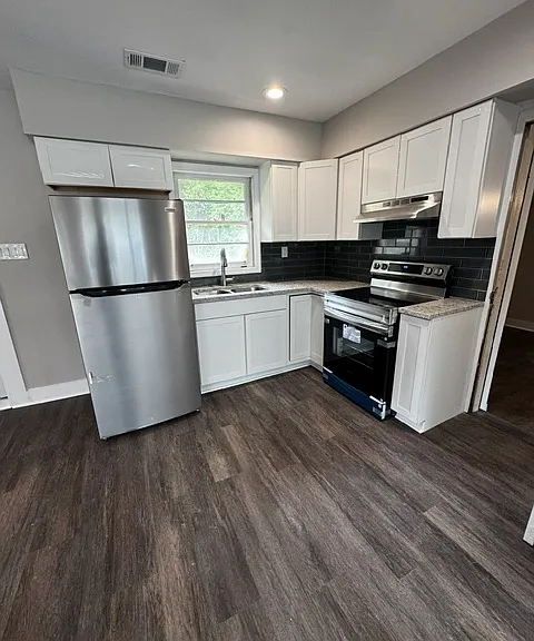 2841 Hawthorne Dr — Photo 3