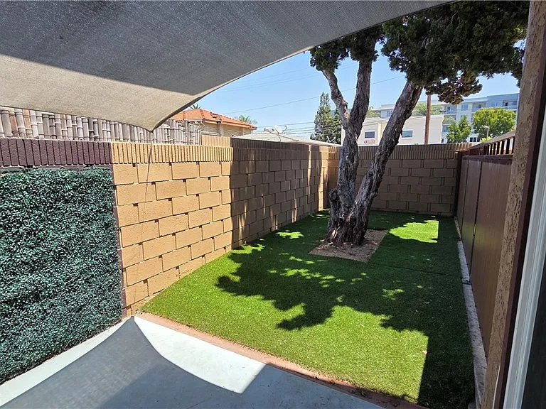 5822 Fullerton Ave — Photo 2