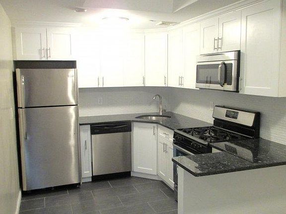 3rd image of 904 Bedford Ave