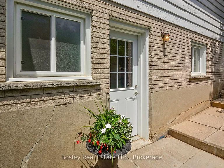 5 Algoma Dr — Photo 2