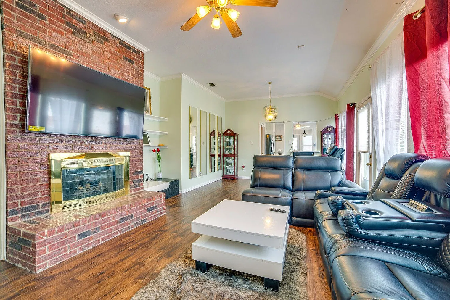 3 bed, 2.0 bath, 1399 sqft, $3,933 — Photo 1