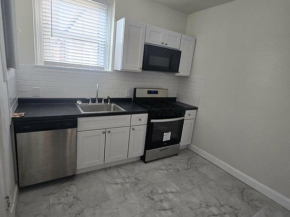 4th image of 6300 N Rosebury Ave #3N