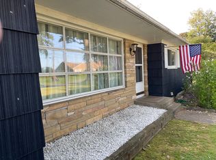 24 Llewellyn Dr, Westfield, MA 01085
