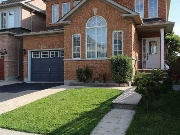 5861 Cozumel Dr, Mississauga, ON L5M 6Y7