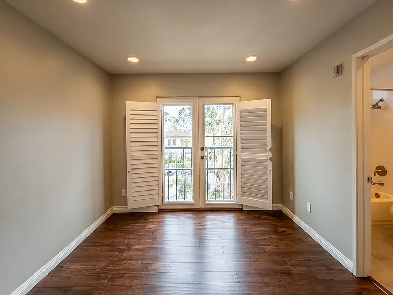 11038 Camarillo St #18 — Photo 18
