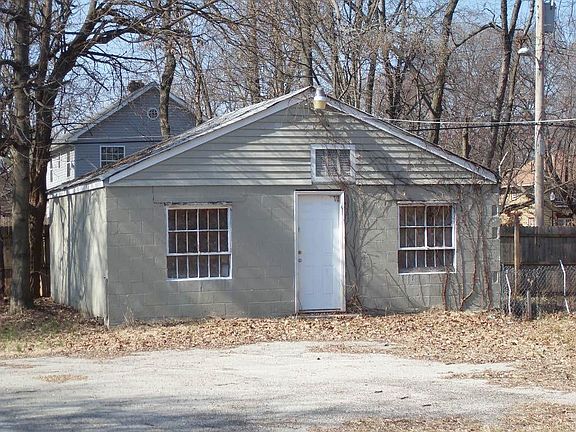 5th image of 4042 N Winthrop Ave