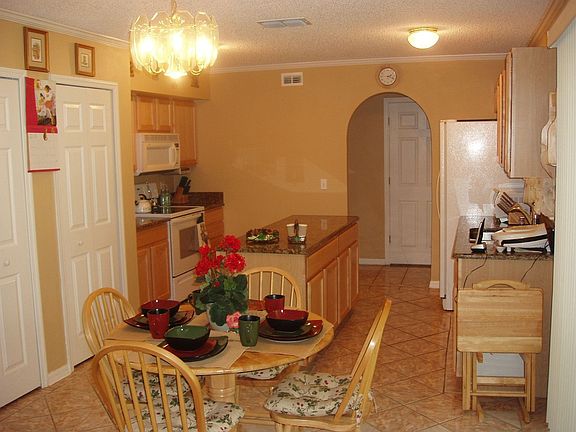 Eat-in/Kitchen