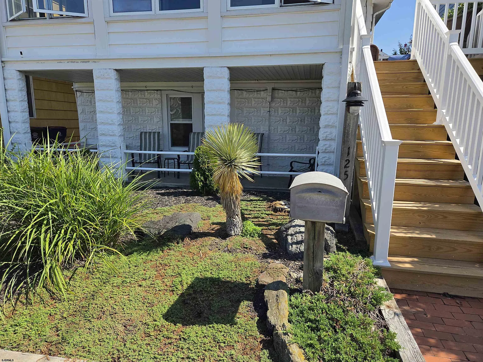 2 bed, 1.0 bath, $2,100 — Photo 1