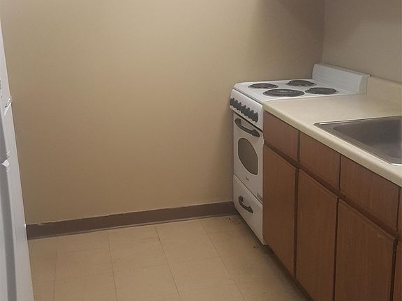 3rd image of 696 Myrtle Ave APT 7