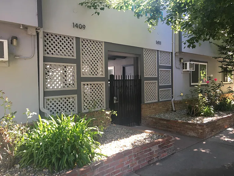 1409 T St #8 — Photo 1