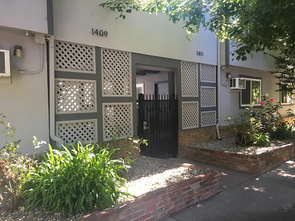1409 T St #8