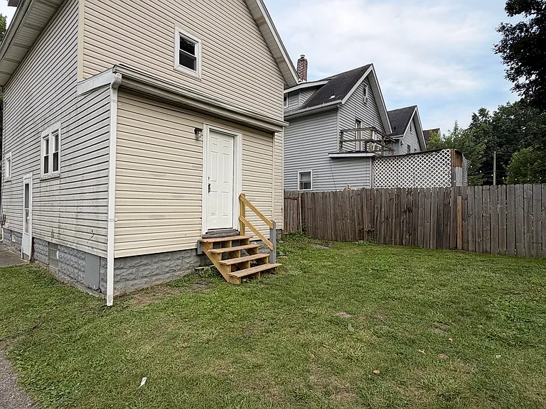 818 Sherman St — Photo 11