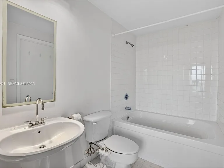 10 SW South River Dr #1410 — Photo 16