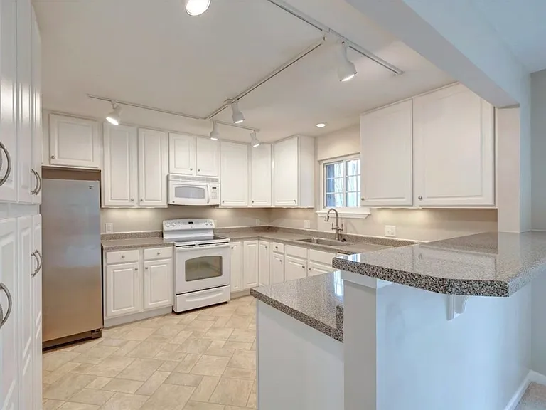 3821 S Cramer Cir — Photo 13