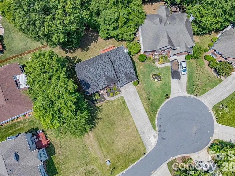 11005 Chilcomb Ct — Photo 25