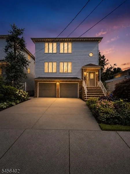 21 W Henry St