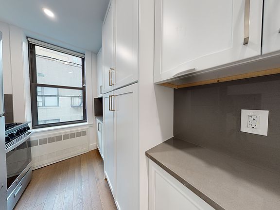 3rd image of 10 W 65th St #4EE