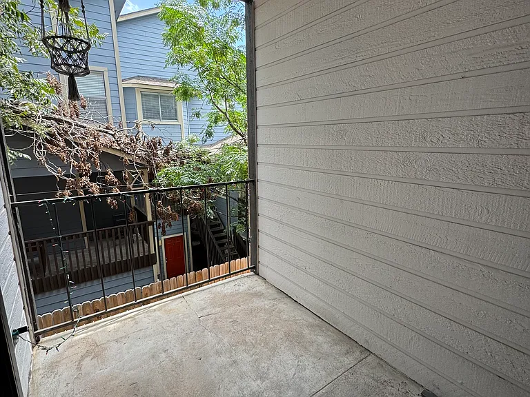 203 E 31st St #204 — Photo 18