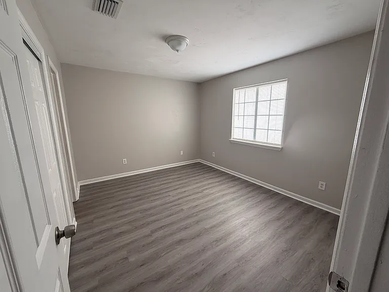 2525 Hartsfield Rd #4 — Photo 8
