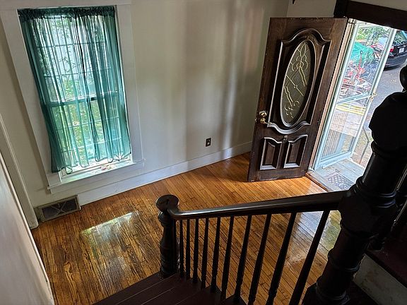 3rd image of 23 E Howe St