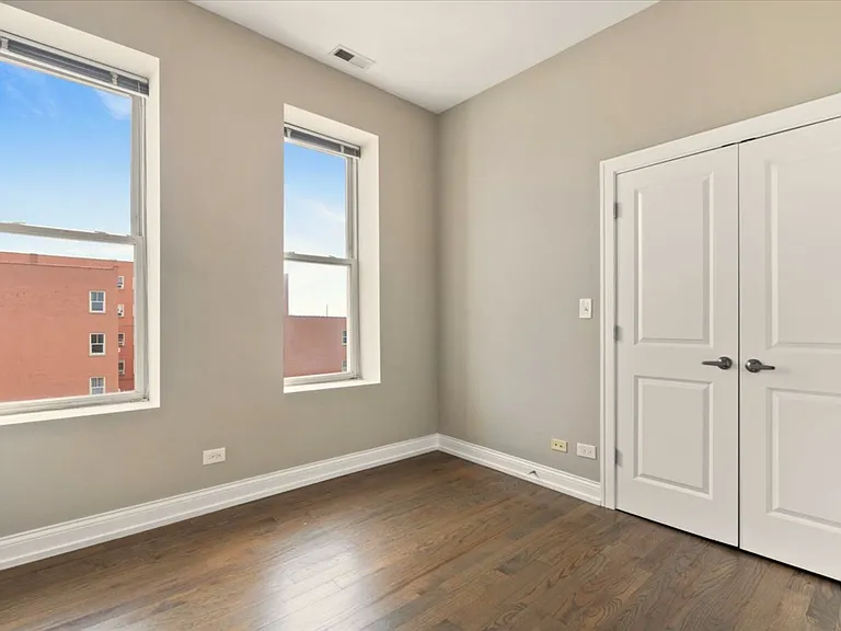 1946 S Racine Ave #2F — Photo 9