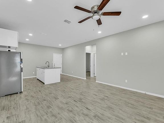 3rd image of 1500 Heritage Dr