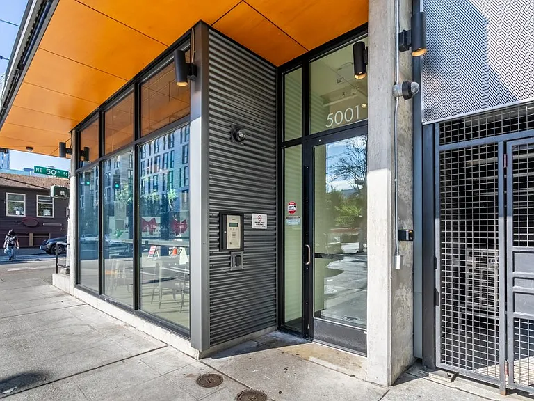 5001 Brooklyn Ave NE — Photo 12