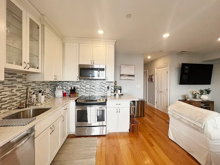 214 E Eagle St #6 — Photo 16