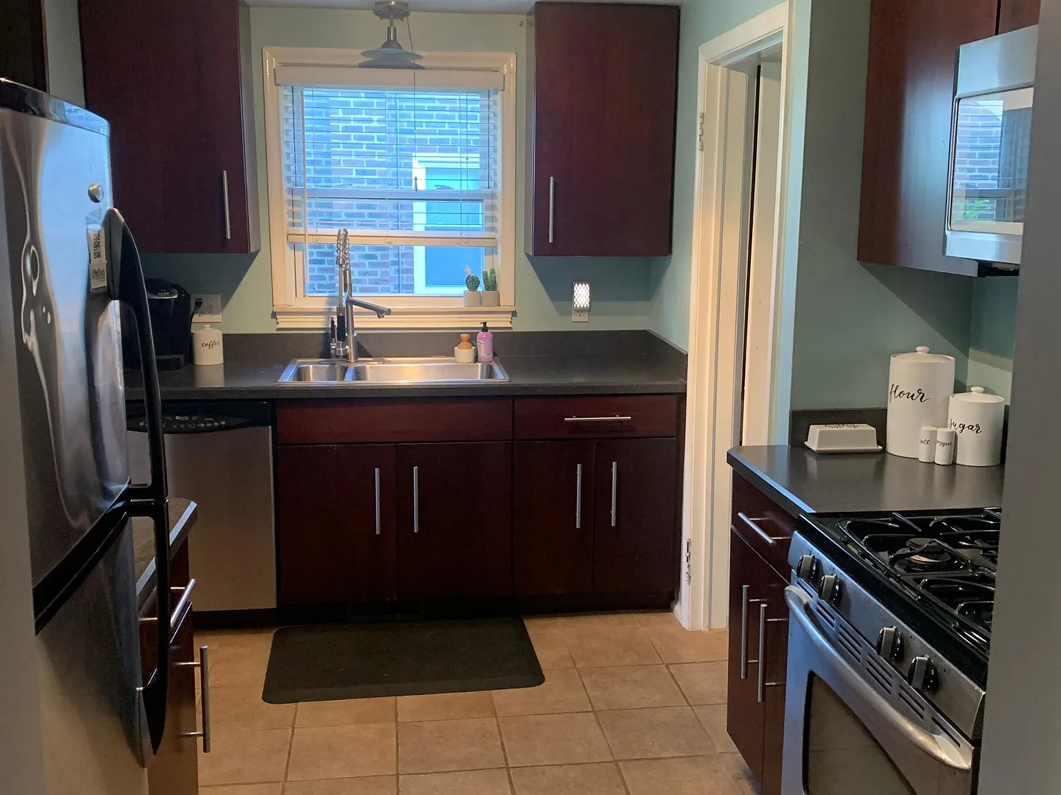 2524 N Vermont Avenue — Photo 4