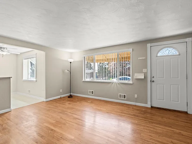 5136 Johnson St — Photo 4